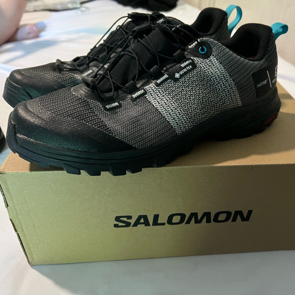 Salomon tennis shoes